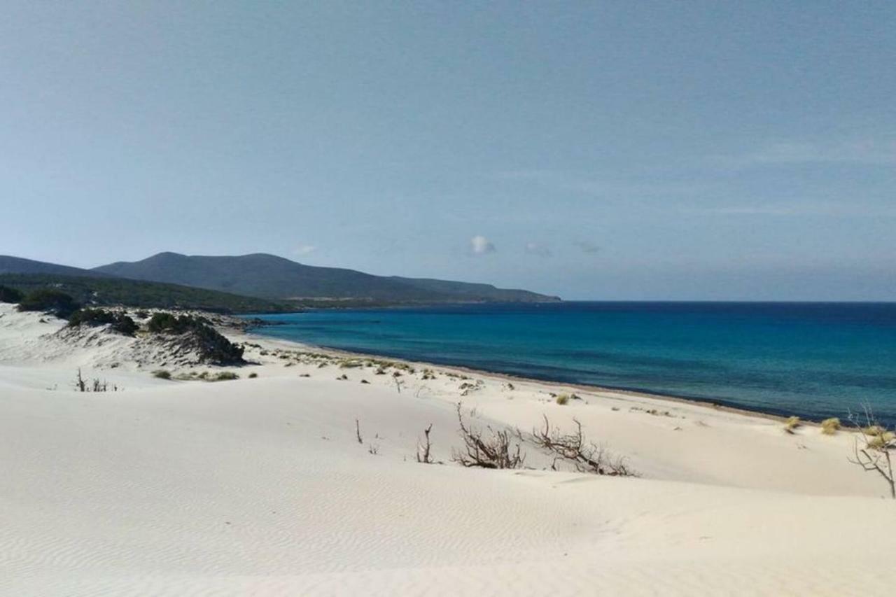 Vila Casa Ludovica A Porto Pino Exteriér fotografie